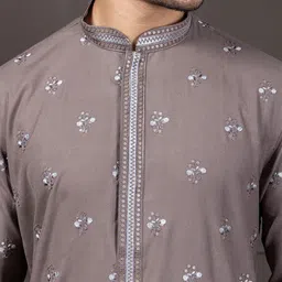 EKYAA Men Floral Embroidered Thread Work Kurta image 3