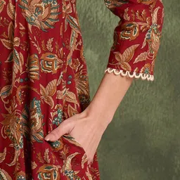 Shae by SASSAFRAS Women Floral Printed Regular Pure Cotton Kurta with Trousers image 3