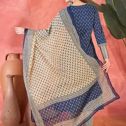 Sangria Floral Printed V Neck Pure Cotton Kurta With Trousers & Dupatta image 5