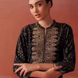 Lakshita Printed Mandarin Collar Kurta With Trousers Co-Ords Set image 4