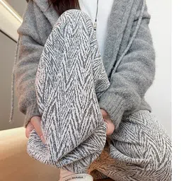 Outzidr Women Printed Trousers image 2