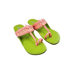 THE MADRAS TRUNK Women Textured One Toe Kolhapuri Flats with Laser Cuts image 2