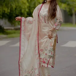 VredeVogel Women Ethnic Motifs Embroidered Kurta with Trousers & Dupatta image 3