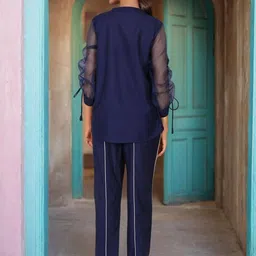 Dora Dori Embroidered Notch Neck Chanderi Tunic With Trousers image 4