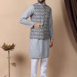 Anouk Men Embroidered Regular Thread Work Pure Cotton Kurta with Churidar image 4