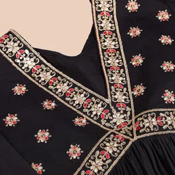House of Pataudi Ethnic Motifs Sequinned Embroidered Detailed Kurta With Trouser & Dupatta image 2