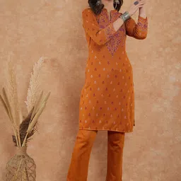 Sangria Ethnic Motif Printed Mandarin Collar Straight Kurta With Trouser image 2