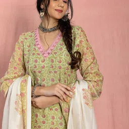 KASYA V Neck Flared Sleeves Floral Printed Chanderi Cotton Kurta with Palazzo & Dupatta image 4
