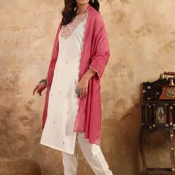 ARADHNA Women Floral Embroidered High Slit Thread Work Kurta with Churidar & With Dupatta image 4