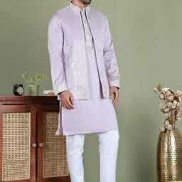 Jompers Floral Embroidered Mandarin Collar Straight Kurta With Pyjamas And Nehru Jacket image 3
