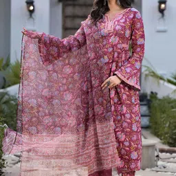 Divena Women Floral Printed Regular Pure Cotton Kurta with Trousers & With Dupatta image 5