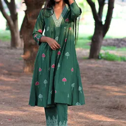 Chidiyaa Women Green Printed Pure Cotton Kurta with Trousers-picture-38