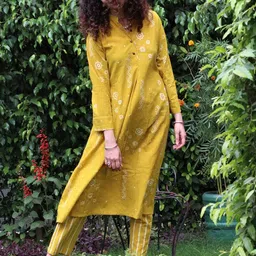 Chidiyaa Women Yellow Ethnic Motifs Printed Pure Cotton Kurta with Trousers-picture-18