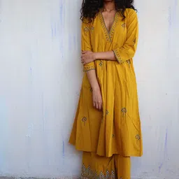 Chidiyaa Women Mustard Yellow Embroidered Pleated Pure Cotton Kurti with Trousers-picture-11