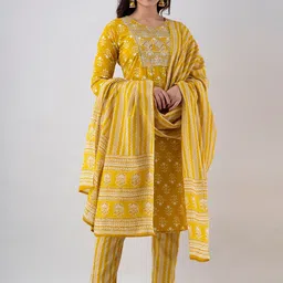 KASHEEDA Floral Printed Regular Thread Work Pure Cotton Kurta With Trouser & Dupatta-picture-41