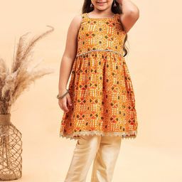 Stylo Bug Girls Ethnic Motifs Printed Gotta Patti Pure Cotton Kurti with Pyjamas-picture-15