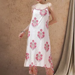 STYLEBAAZI Women Floral Printed Regular Thread Work Pure Cotton Kurta with Trousers & With Dupatta-picture-6