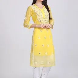 KHAKA Floral Embroidered Round Neck Chikankari Sraight Kurta with Trousers & Dupatta image 2