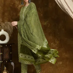 VIDHANI Round Neck Floral Printed Straight Kurta with Trouser & Dupatta image 4