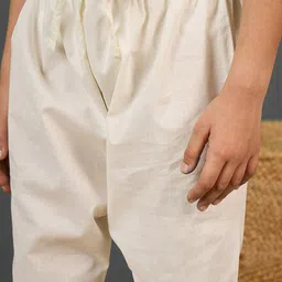 YK Boys Ethnic Motifs Embroidered Regular Sequinned Kurta with Churidar image 5