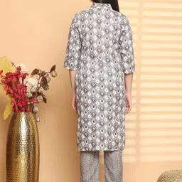 Vetrokart Girls Printed Regular Kurta with Pyjamas image 5