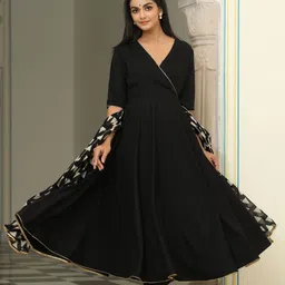 GILLORI V-Neck Angrakha Gotta Patti Kurta with Trousers & Dupatta image 3