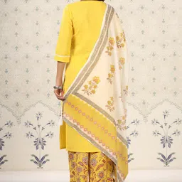 Ode by House of Pataudi Round Neck Floral Regular Thread Work Pure Cotton Kurta Set image 5