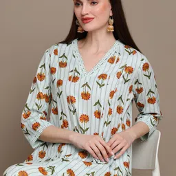 HERE&NOW Floral Printed Lace Inserted V-Neck Kurti with Trousers image 4