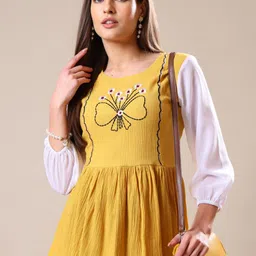 Kinjo Embroidered Crepe Top-picture-13