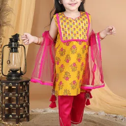 Here&Now X Kinder Kids Girls Floral Printed Regular Gotta Patti Pure Cotton Kurta with Trousers & With-picture-33