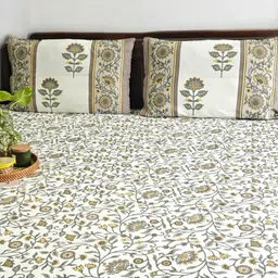 Feels Like Home Brown & White Floral 210 TC King Bedsheet with 2 Pillow Covers image 5