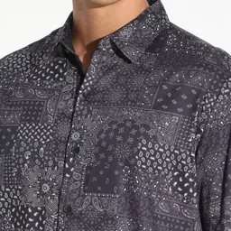 SHOWOFFFF Men Comfort Printed Casual Shirt image 2