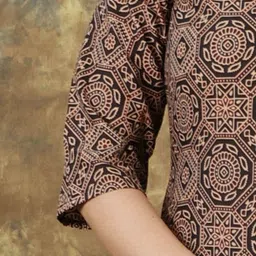 Aramya Women Printed Regular Pure Cotton Kurta with Trousers image 4