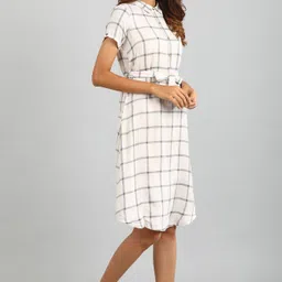 aurelia Checkered Rayon Blend Stitched Straight Gown image 4