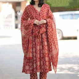 PRISHA FASHION Women Ethnic Motifs Printed Regular Kurta with Trousers & With Dupatta image 3