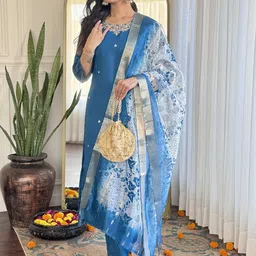 Siya Fashion Women Floral Embroidered Kurta with Trousers & Dupatta image 5