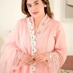 GoSriKi Floral Embroidered V-Neck Straight Kurta with Trousers & Dupatta image 3