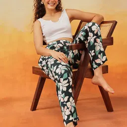 Clovia Floral Printed Lounge Pants With Side Pockets image 3
