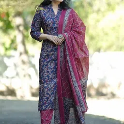 Piludi Women Floral Printed Kurta with Trousers & Dupatta-image-0