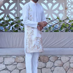 MANQ Men Quirky Embroidered Kurta image 2