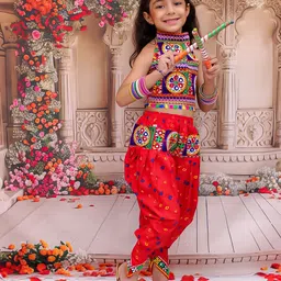 KID1 Girls Embroidered Sleeveless Thread Work Pure Cotton Top With Dhoti Pants With Cap image 4