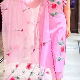 BE IN TEXO FAB Women Floral Printed Regular Chanderi Cotton Kurta with Trousers & With Dupatta image 4