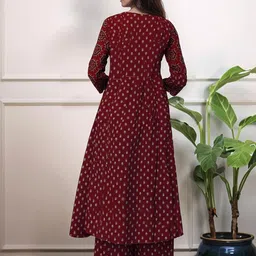 DIVASTRI Women Maroon Kurta Sets image 2