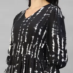 kelpies Printed Crepe Stitched Straight Gown image 4