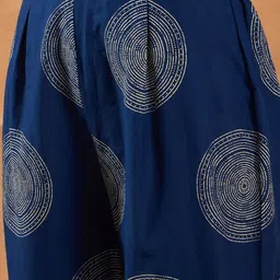 InWeave Women Ethnic Motifs Printed Empire Pure Cotton Kurta with Trousers Kurta Sets image 3