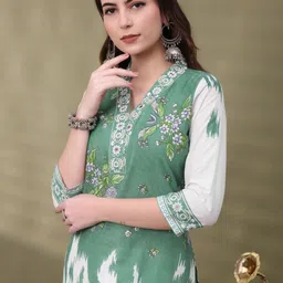 SINGNI Women Abstract Printed Cotton Kurta with Trousers & Dupatta image 3