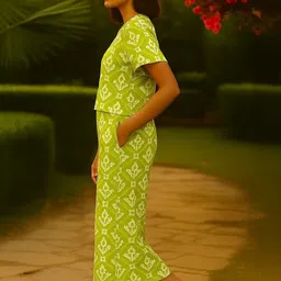 Bitterlime Ikat Printed Pure Cotton Notch Collar Top & Trousers Co-Ords image 2