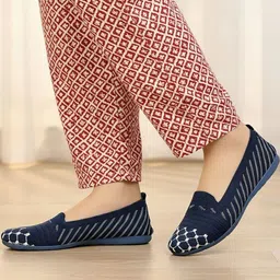 INKLENZO Women Textured Loafers-picture-28