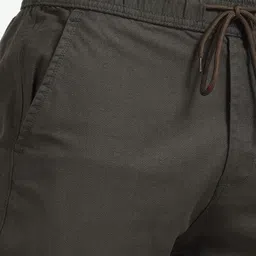 THE BEETEL HOUSE Men Relaxed Linen Traveller Trousers image 4