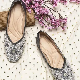 tryme Jutis For Women image 1